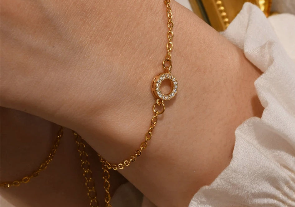 Elegant 18K Gold-Finished Minimalist Bracelet with Synthetic Diamond Circle Charm PH Design Organics