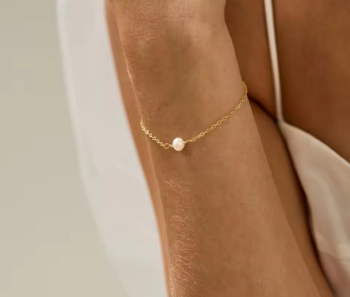 Single Freshwater Pearl - 18k Finish Bracelet Minimalist Quiet Luxury Design