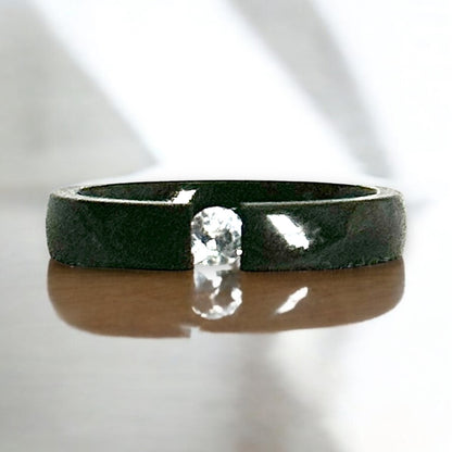 Minimalist Black Stainless Steel Gap Ring with Simulated Diamond Accent

Description:
This exquisite ring features a modern black stainless steel band with a bold open-gap design, showcasing a stunning simulated diamond centerpiece. The perfect ble