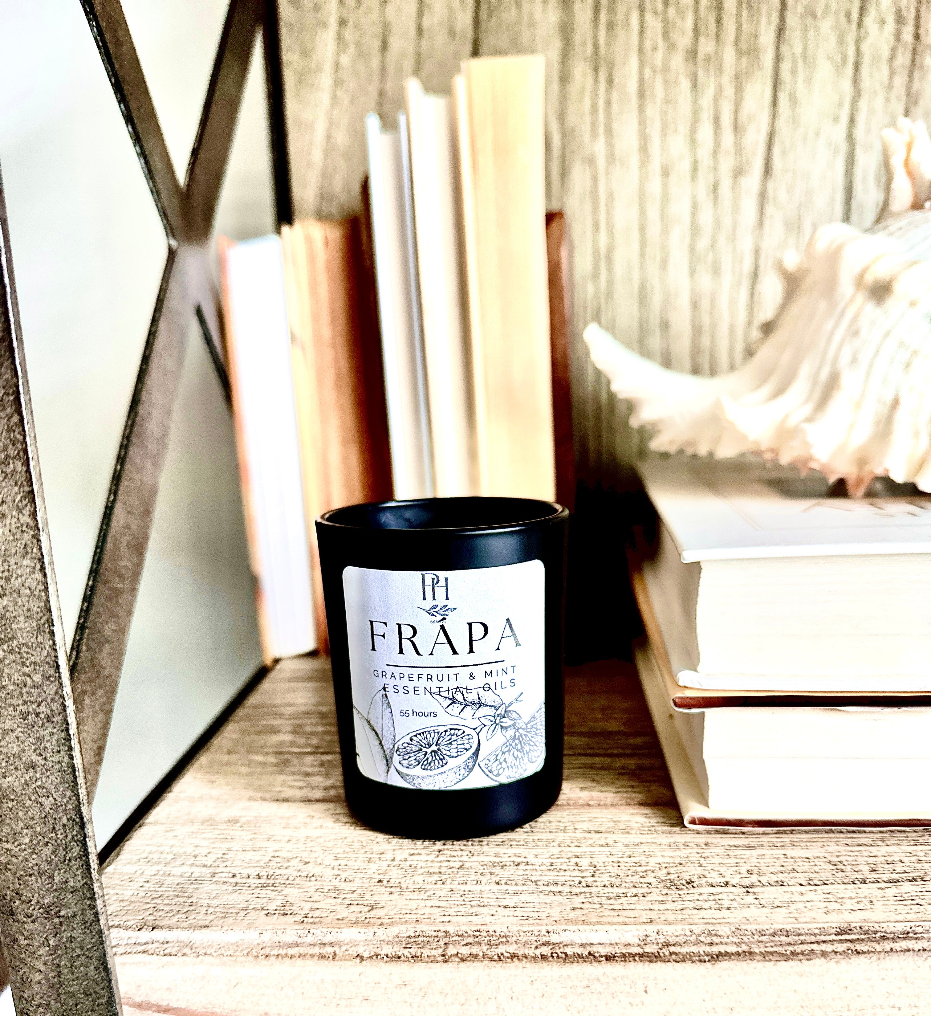 Frápa Candle- (50-100 hours) Notes of Sparkling Grapefruit and Mint